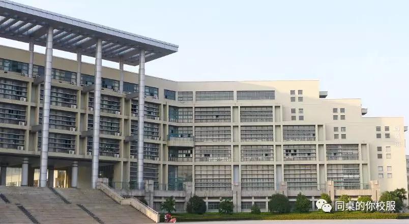 “鹽中”眼中的“同桌的你”—江蘇省鹽城中學(xué) “鹽中”眼中的“同桌的你”—江蘇省鹽城中學(xué)