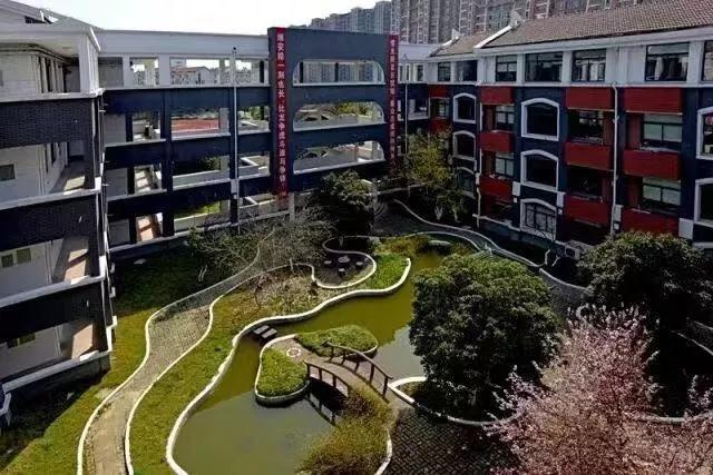 以夢為馬,莫負(fù)韶華——江陰市第一中學(xué)校服 以夢為馬,莫負(fù)韶華——江陰市第一中學(xué)校服