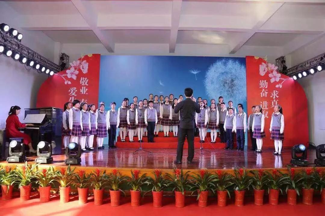 昆山市秀峰中學(xué)春秋正裝