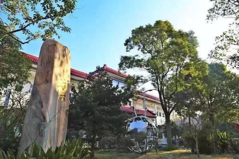 昆山市秀峰中學(xué)