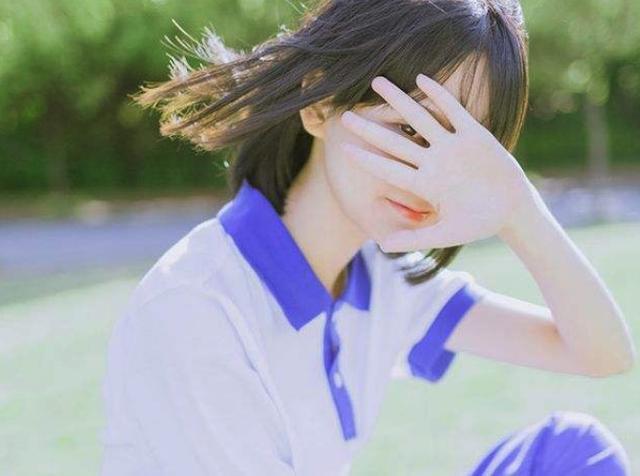 為什么學生有校服，而老師沒有教師服？網友的評論亮了！