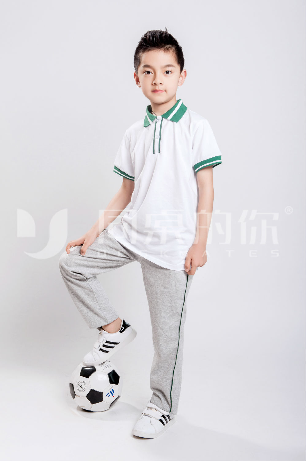 小學(xué)生夏季校服定做需要多少錢？
