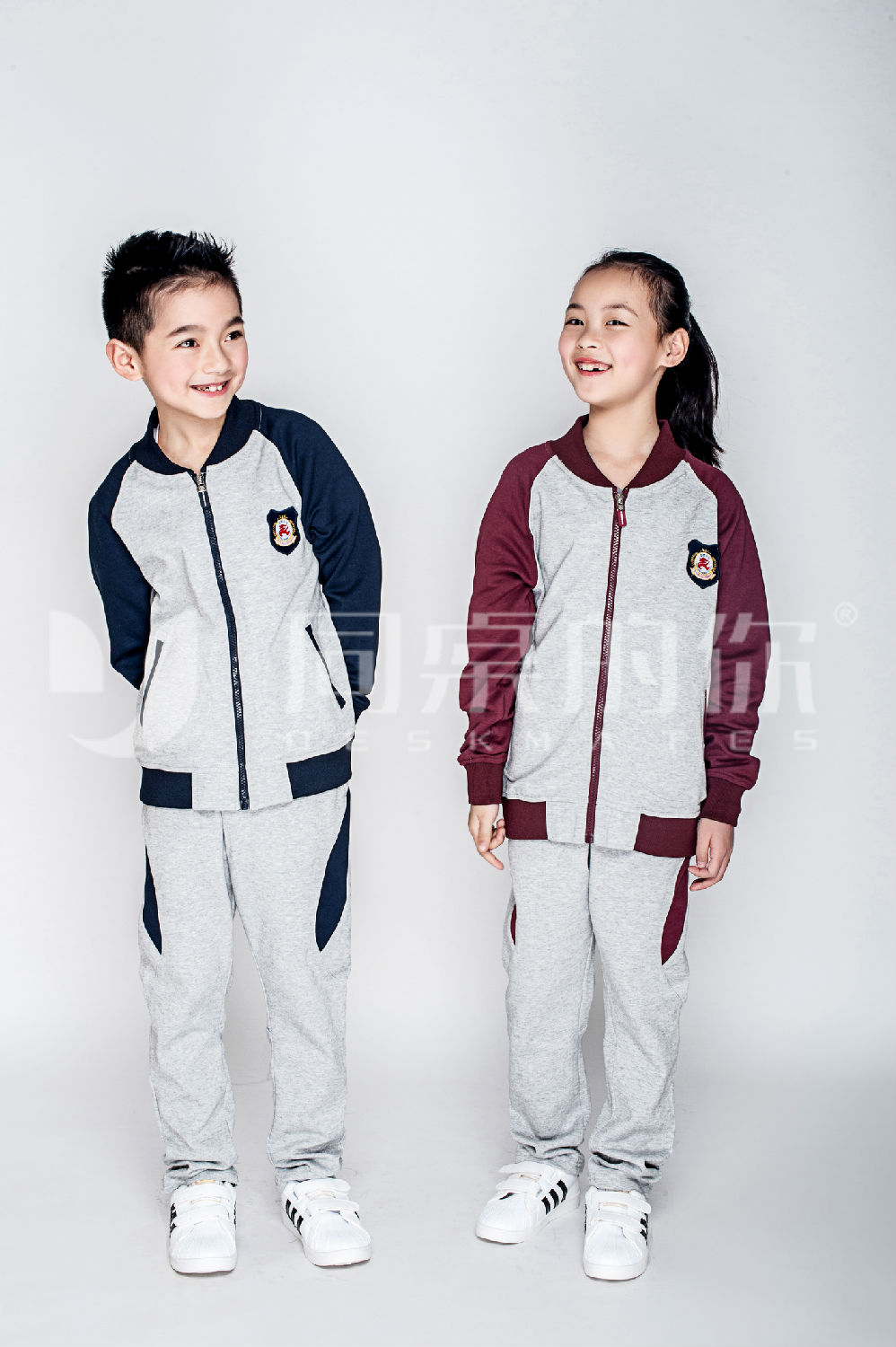小學生秋季運動校服款式圖