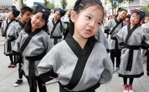 漢服成為小學(xué)生校服？家長紛紛提議反對，原因就兩個字！