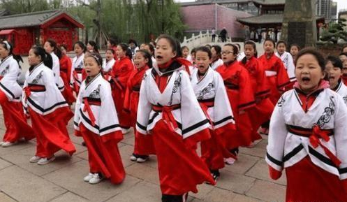 漢服成為小學(xué)生校服？家長紛紛提議反對，原因就兩個字！