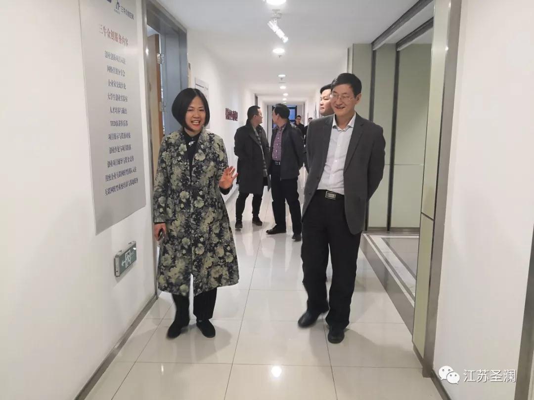 熱烈歡迎教育部中學校長培訓中心學術(shù)主任沈玉順教授、書記韋保寧博士以及劉濤博士蒞臨江蘇圣瀾