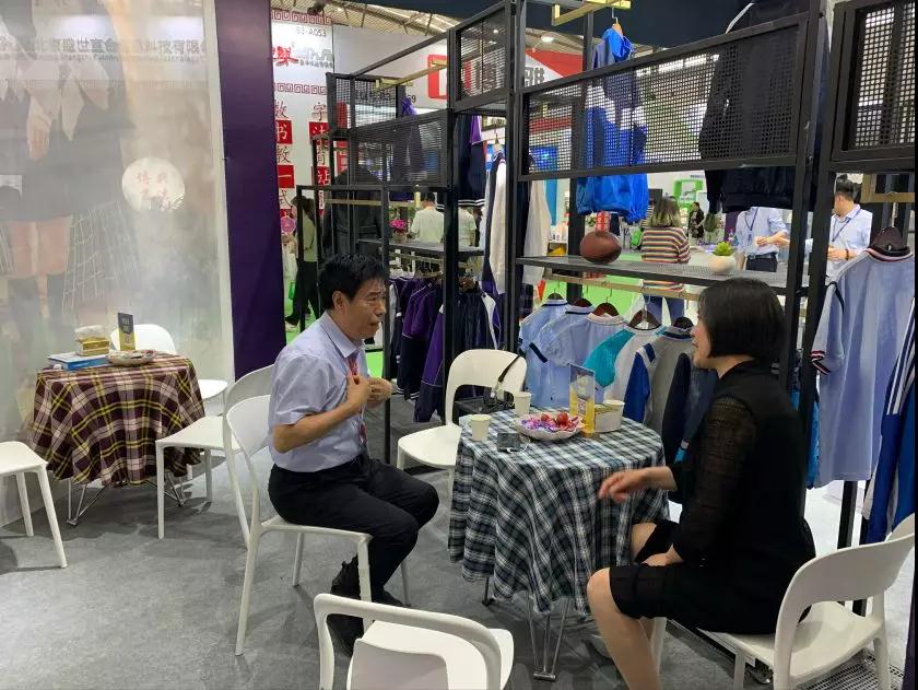 西北教育展Day1 | 王富會長親臨同桌的你校服指導(dǎo)