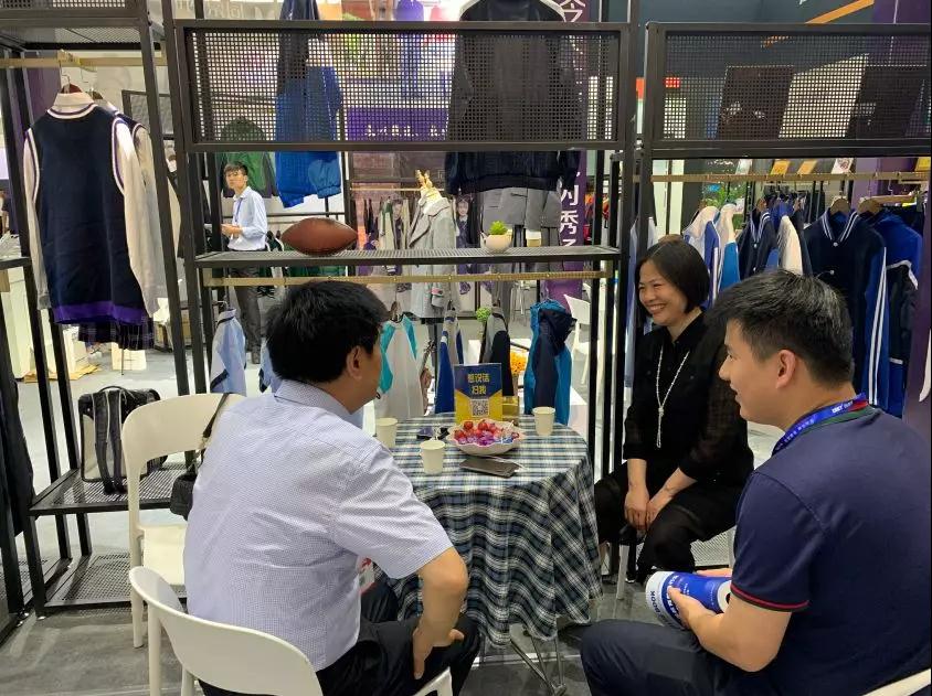 西北教育展Day1 | 王富會長親臨同桌的你校服指導(dǎo)