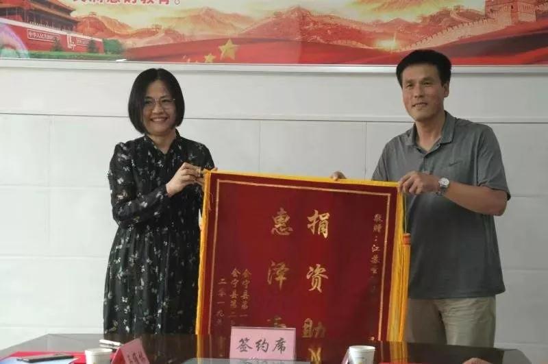 情系老區(qū)教育，愛灑會寧學子 | 同桌的你校服將愛心播撒甘肅會寧！