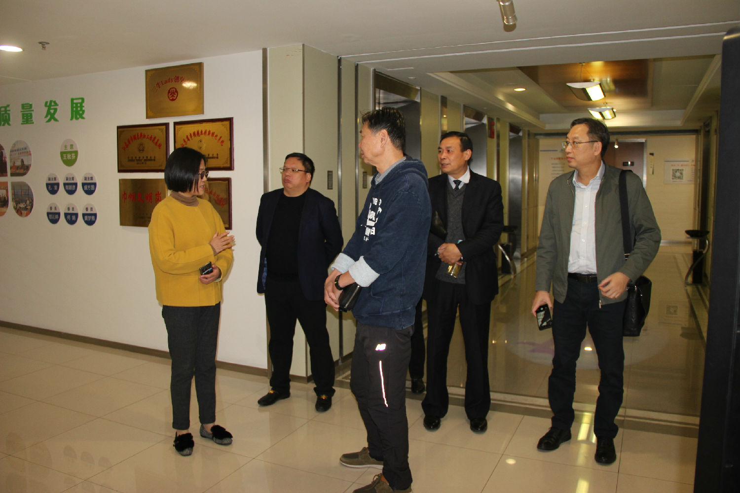 熱烈歡迎南寧教育局領(lǐng)導(dǎo)、百裕集團(tuán)許曲煌董事長(zhǎng)一行蒞臨江蘇圣瀾參觀指導(dǎo)