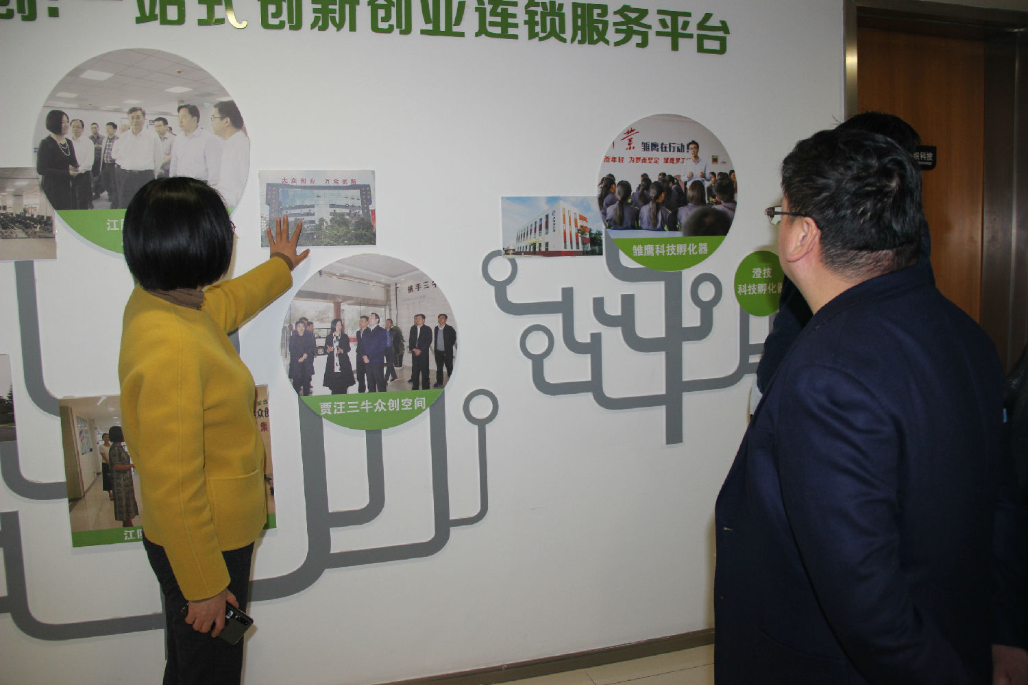 熱烈歡迎南寧教育局領(lǐng)導(dǎo)、百裕集團(tuán)許曲煌董事長(zhǎng)一行蒞臨江蘇圣瀾參觀指導(dǎo)