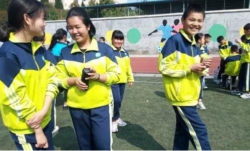 有必要定制智能校服嗎？網(wǎng)友對于智能校服的看法