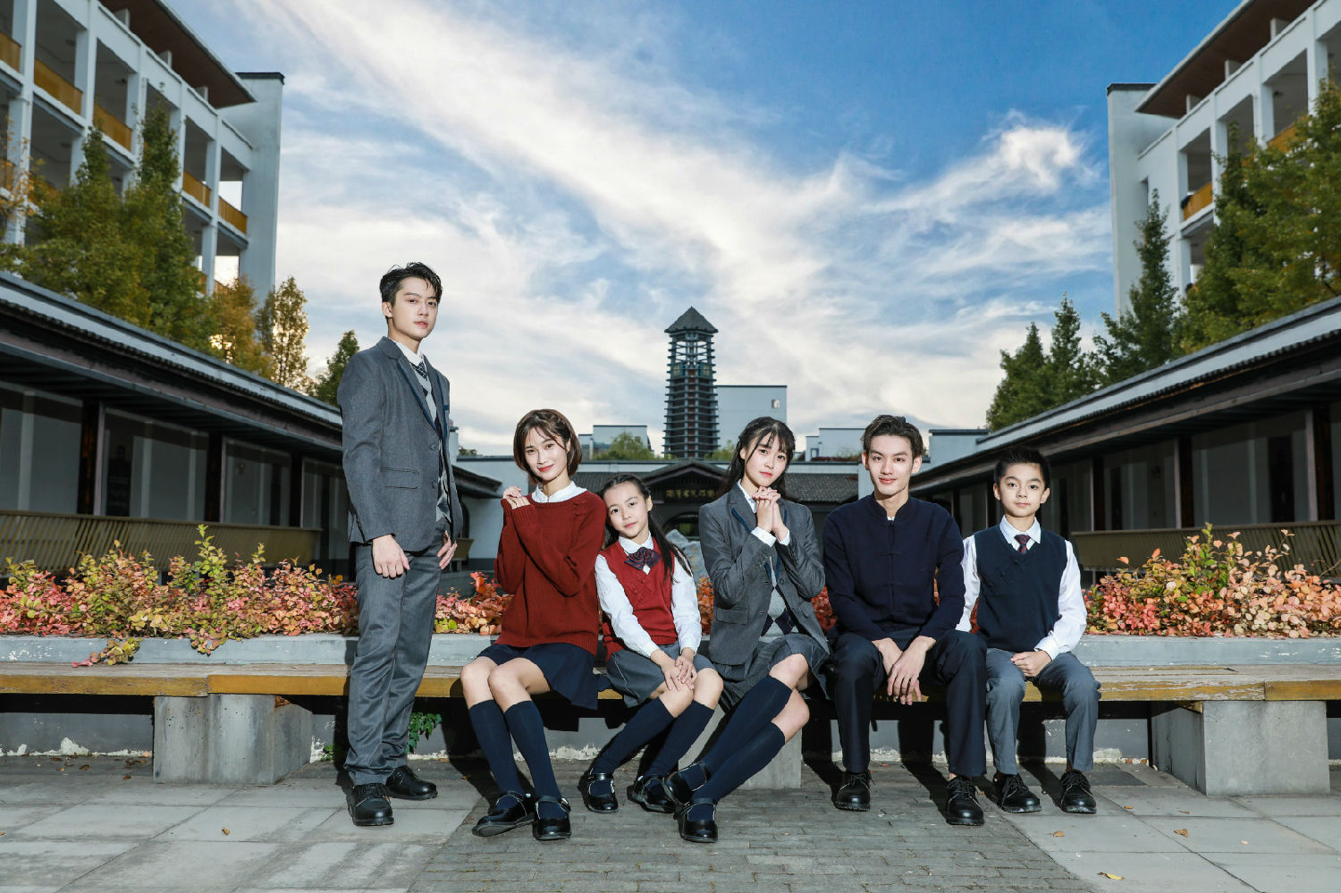 小學生校服定制，為什么選擇同桌的你校服？