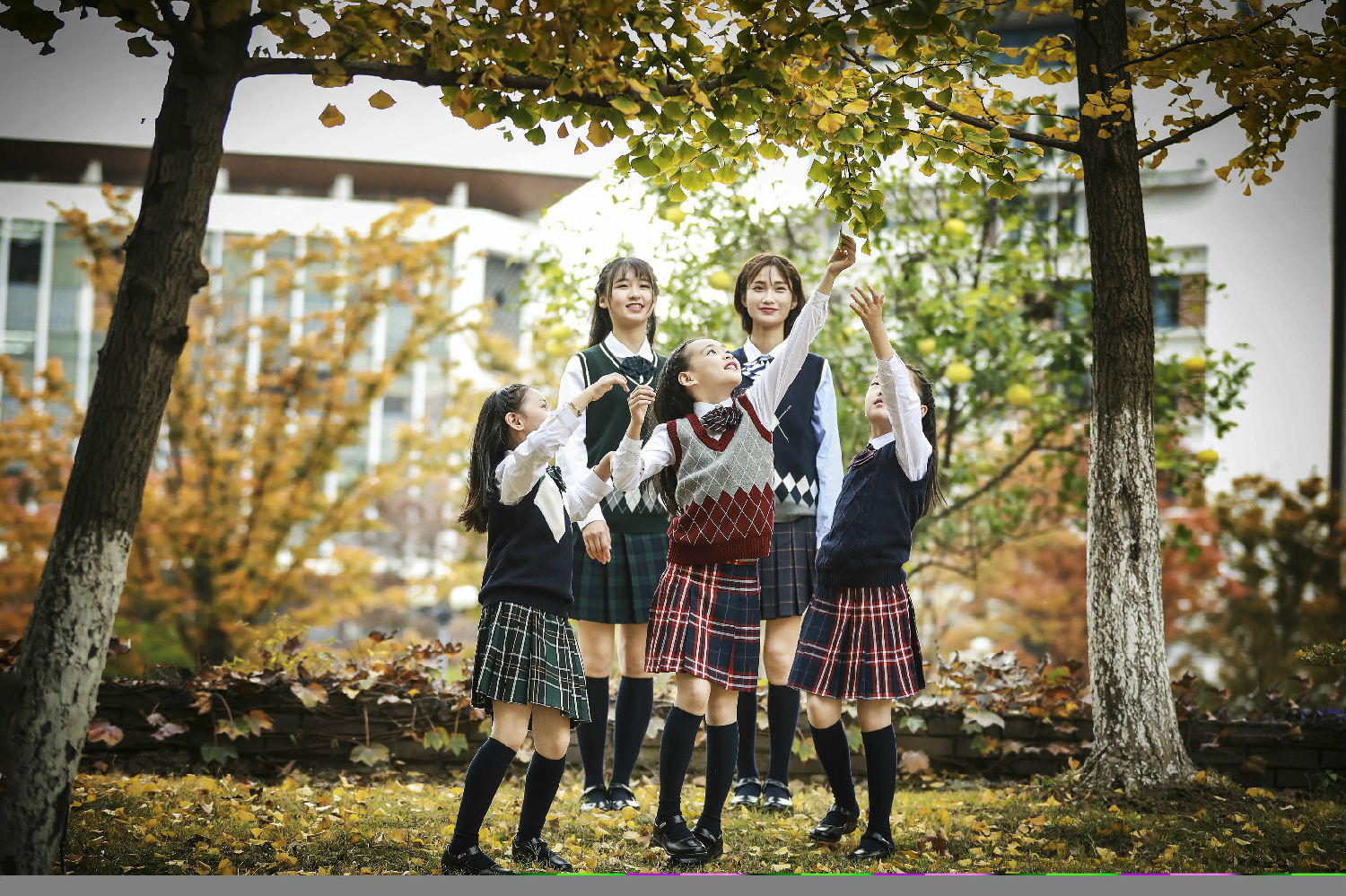 小學生校服定制，為什么選擇同桌的你校服？