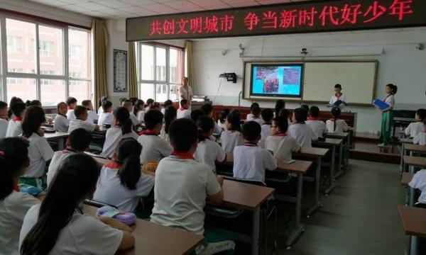 國(guó)際學(xué)校的日受青睞，是因?yàn)樗麄兲赜械膶W(xué)生校服嗎？