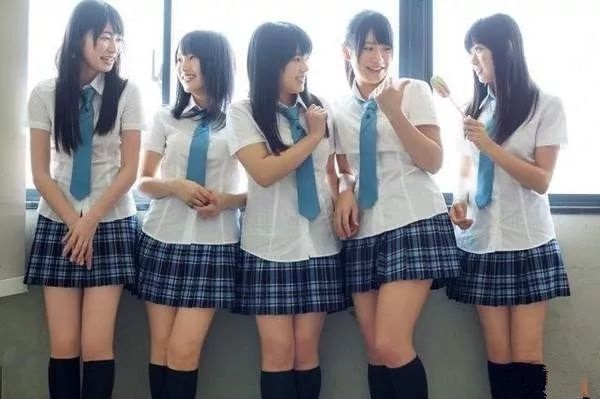 中美日“校服女生”大比拼！