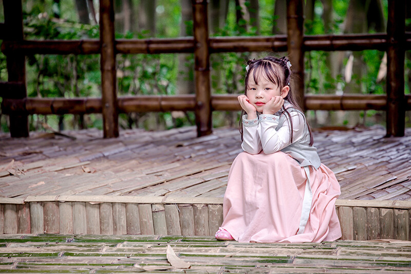 漢服，適用于作為現(xiàn)代中小學(xué)生的“校服校服定制”著裝嗎？