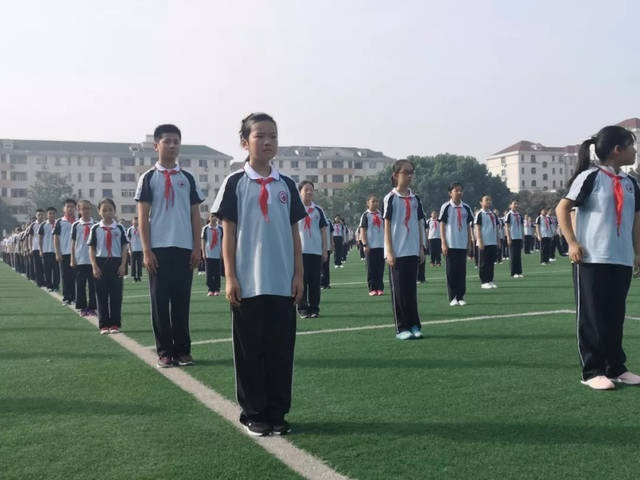 講一講初中校服分類(lèi)