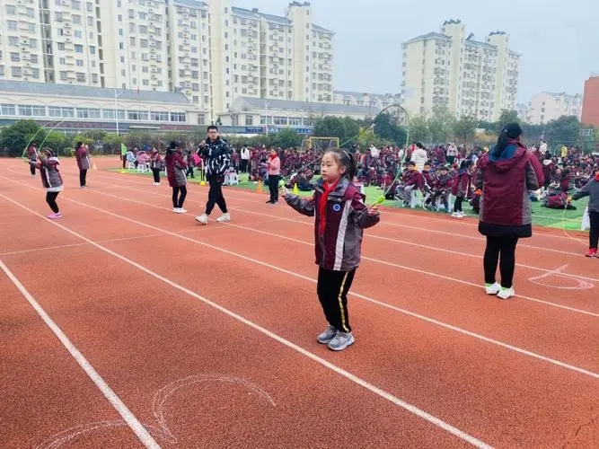 如何挑選小學冬季校服運動裝？