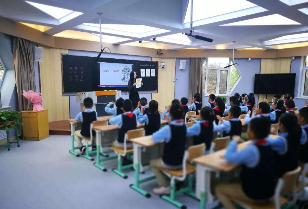 小學(xué)校服設(shè)計(jì)與校服文化