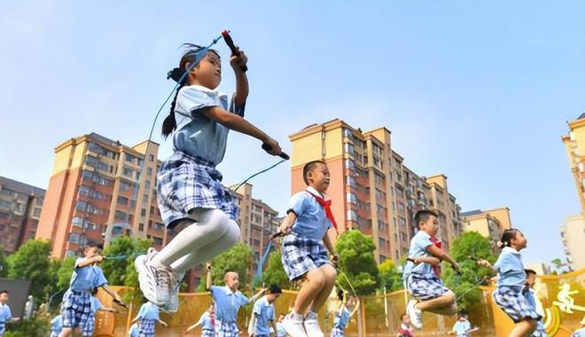 學校校服定做，學生家長應有更多的話語權