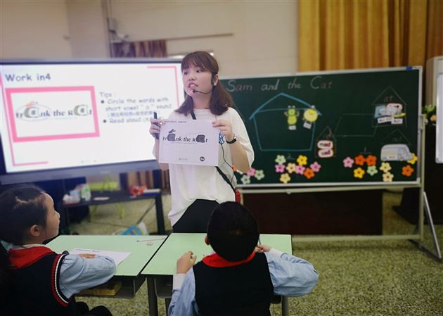 學(xué)生校服定做怎樣設(shè)計才會受學(xué)生的歡迎？