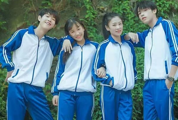 為什么學(xué)生校服白色和藍(lán)色居多？
