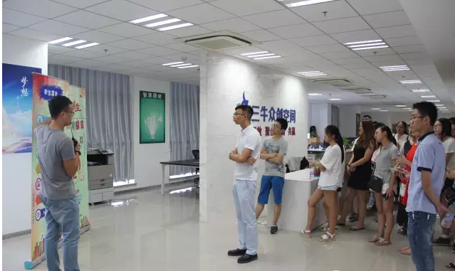 歡迎江陰市大學(xué)生創(chuàng)業(yè)公益夏令營來到江蘇圣瀾參觀學(xué)習(xí)！