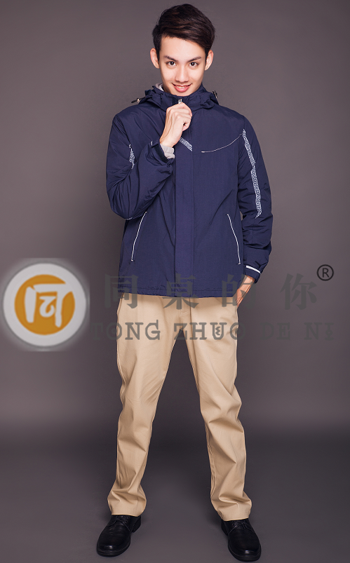 “同桌的你”引領(lǐng)學生的校服時尚