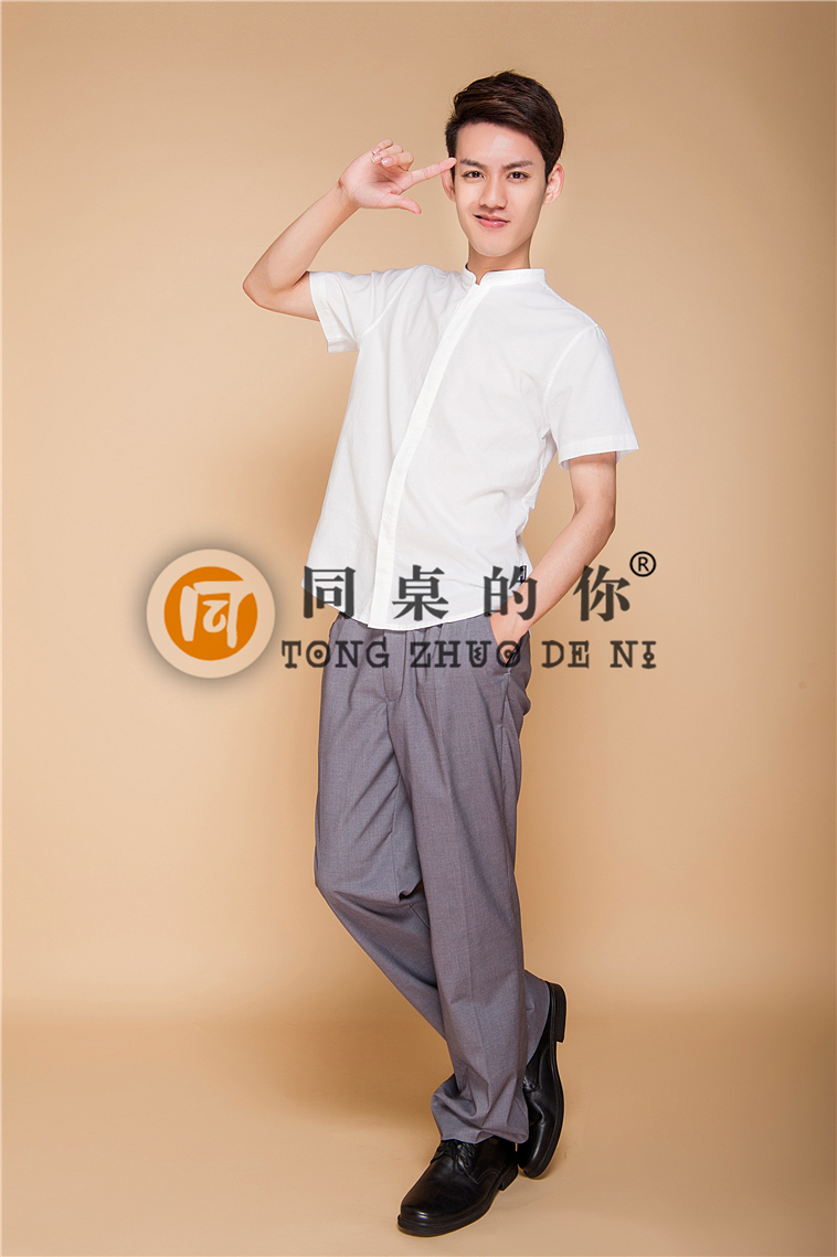 “同桌的你”中學(xué)校服設(shè)計解析