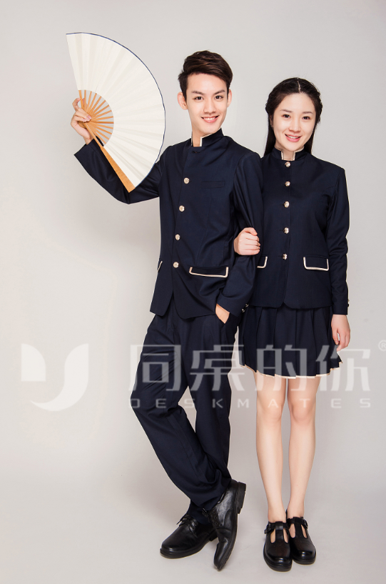 同桌的你是如何為同學(xué)們量身定制校服的？