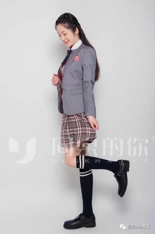 選擇專業(yè)的班服生產(chǎn)廠家需要準備什么？