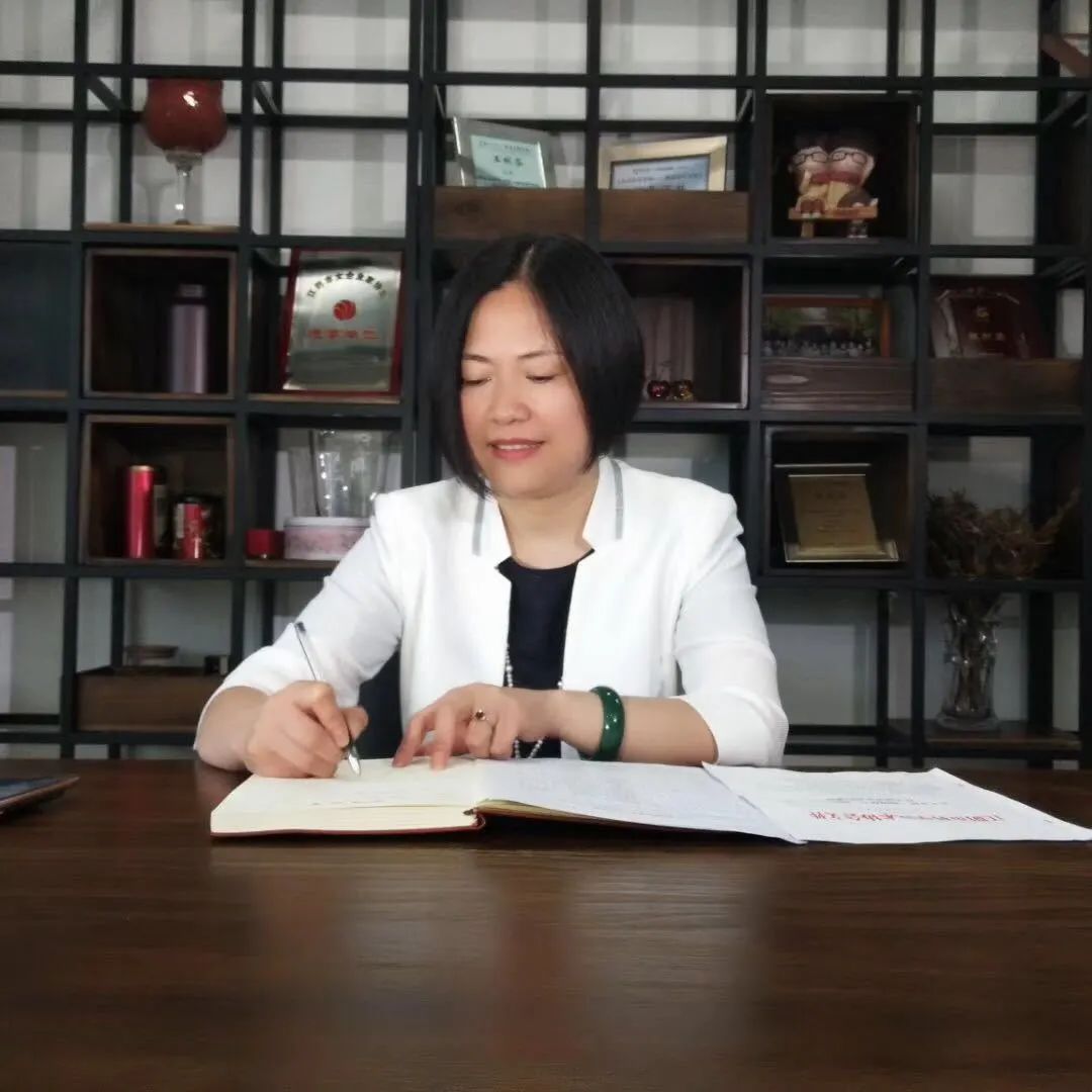 唱響“同桌的你”，倡導(dǎo)“同行的你”——記民建會(huì)員、江蘇圣瀾服飾創(chuàng)意有限公司董事長(zhǎng)王秋芬