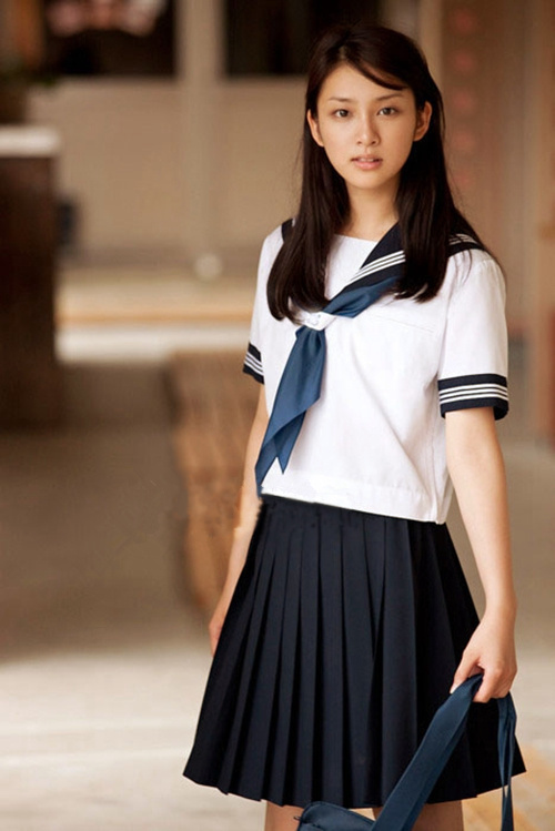 為什么日本女生很多都是水手服校服？