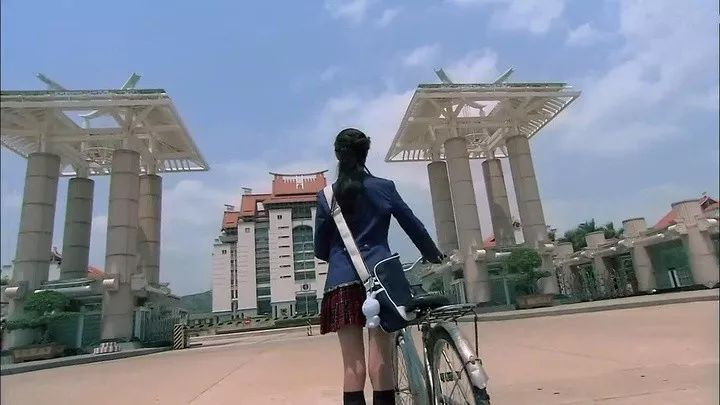 這是你記憶里那些溫存而向往的貴族校服的模樣？
