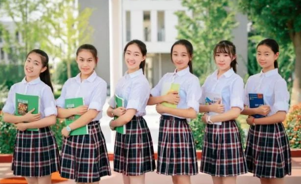 到底長什么樣？讓網(wǎng)友對南京校服大寫的服氣？
