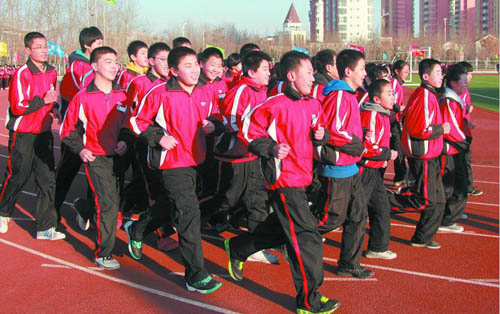 什么沖鋒衣校服加工定做更好？