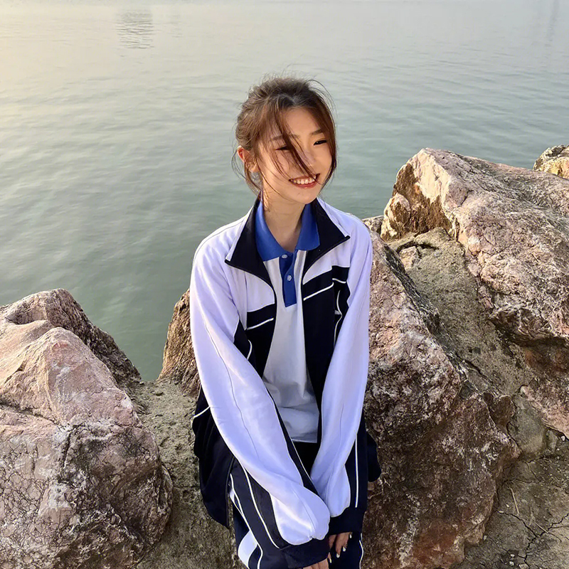深圳校服：時(shí)尚與環(huán)保兼?zhèn)涞男@風(fēng)景線