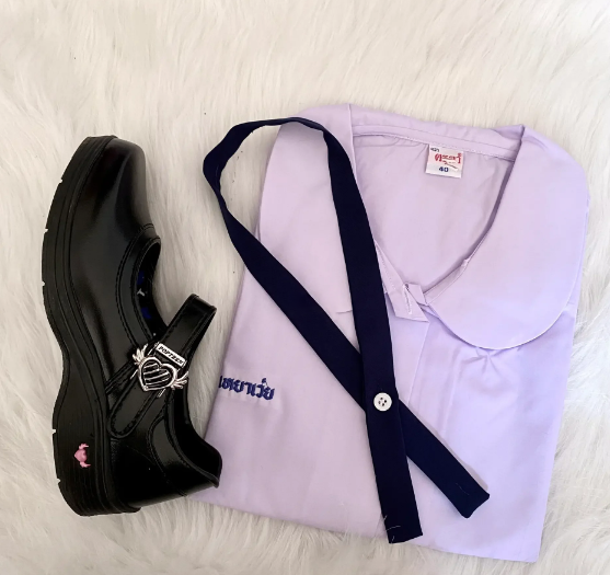 傳統(tǒng)與時尚交相輝映：泰式校服搭配的領(lǐng)結(jié)