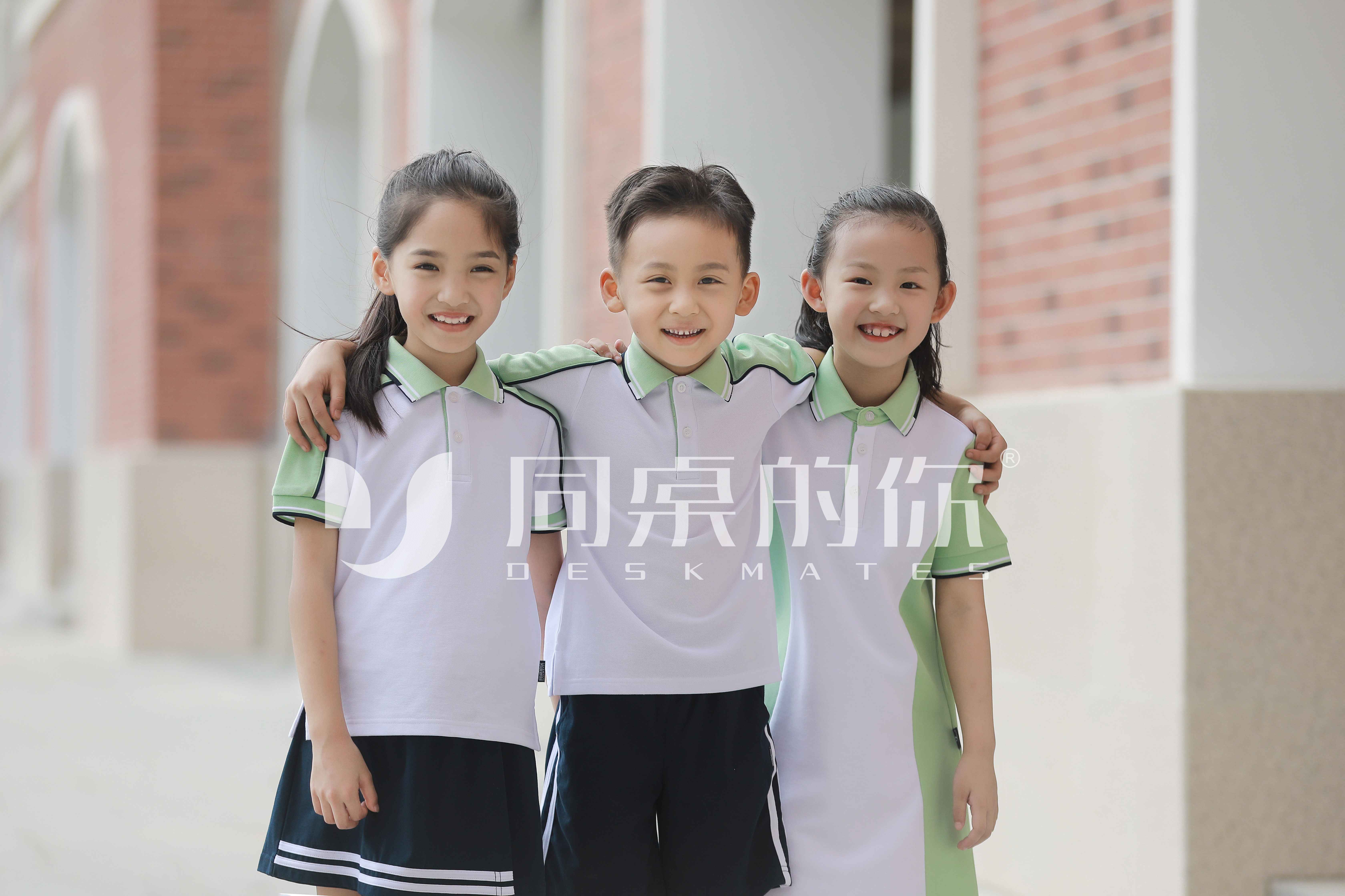 丑哭？夏季校服定做怎樣才能好看又不張揚？