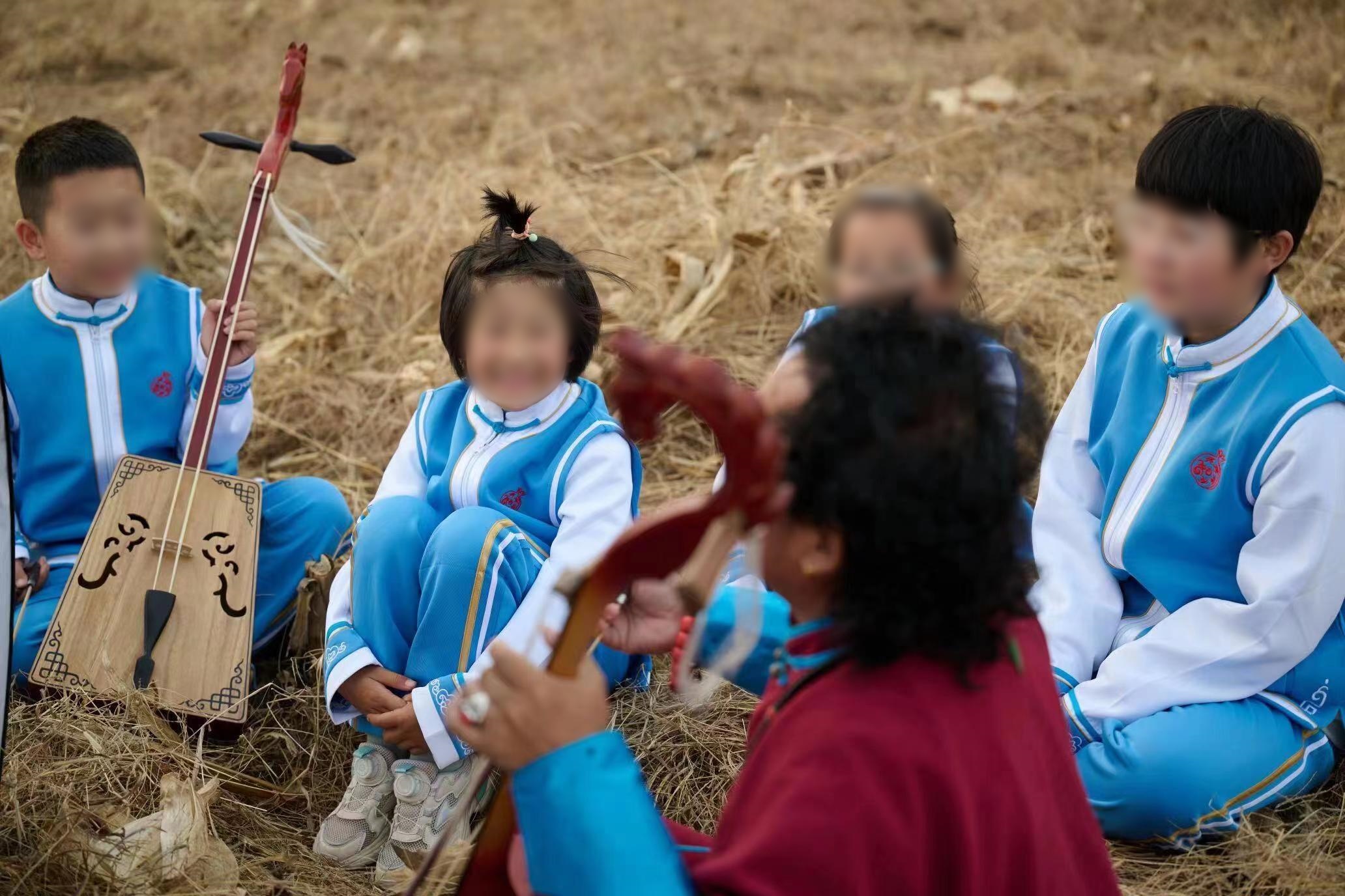 穿越地域的“衣”彩：探索中國(guó)式校服的多元魅力