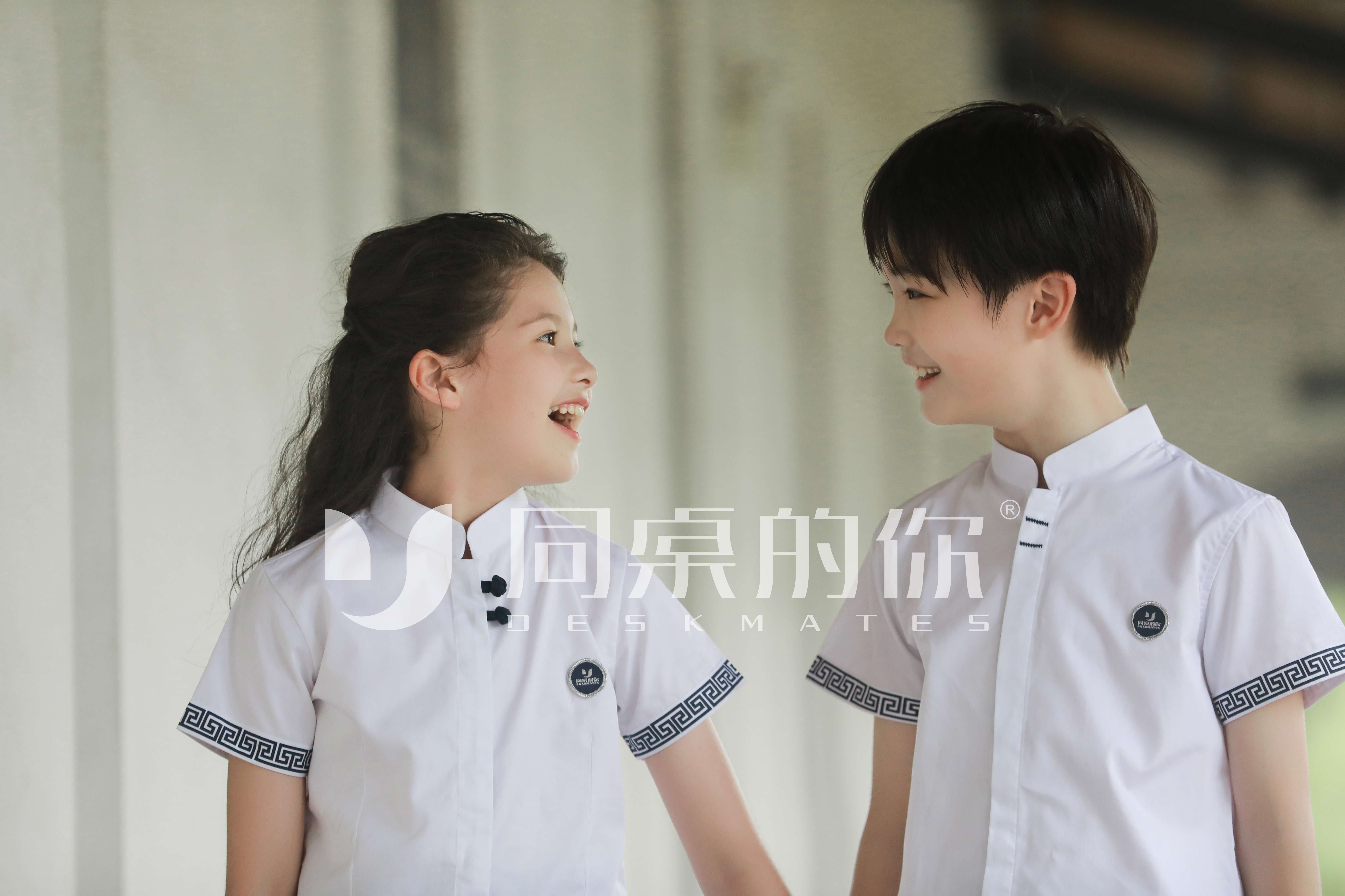 夏季校服定制應(yīng)遵循什么標(biāo)準(zhǔn)？校服廠家怎么看？