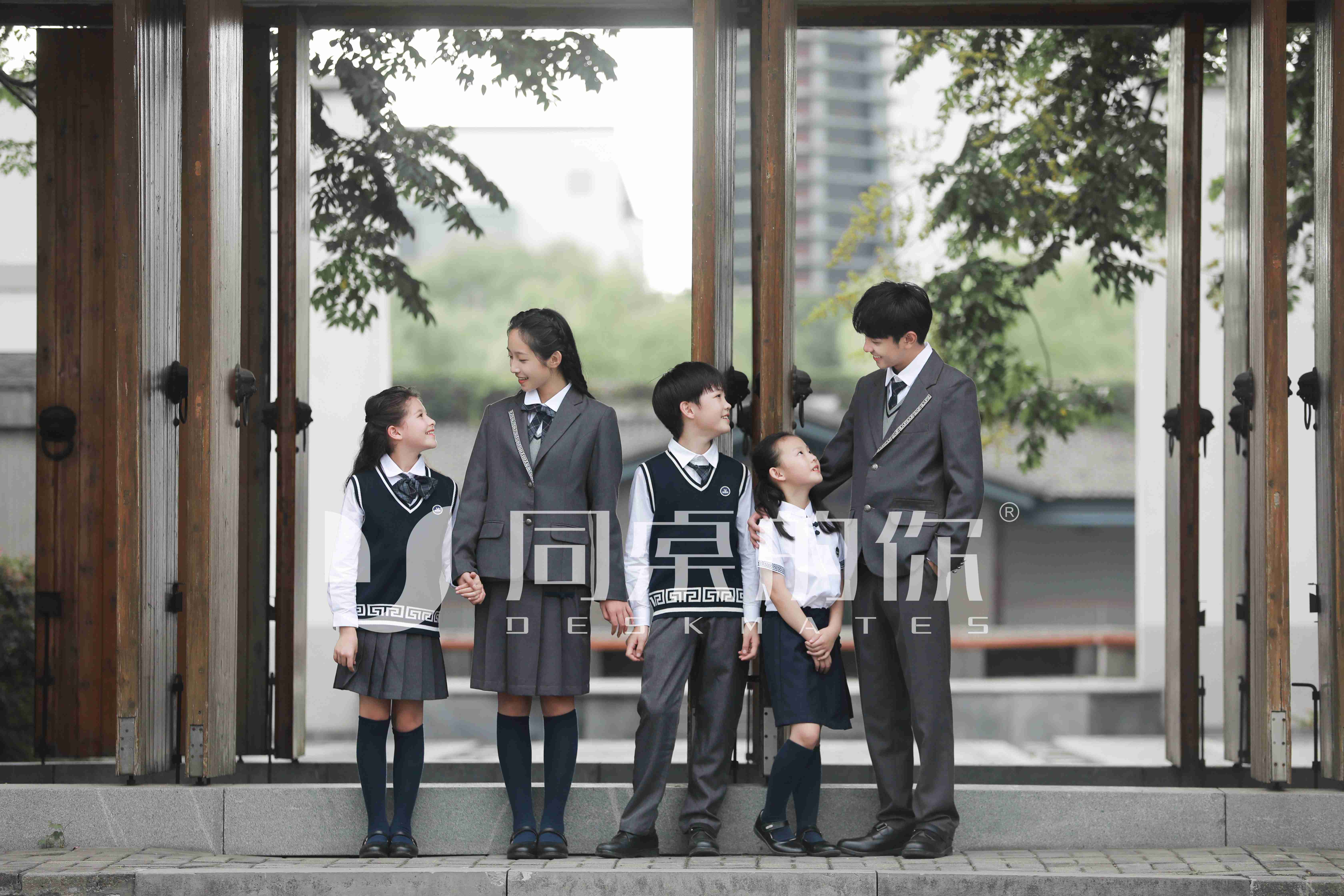 糾結(jié)怎么選中小學(xué)校服面料？校服廠家這樣說