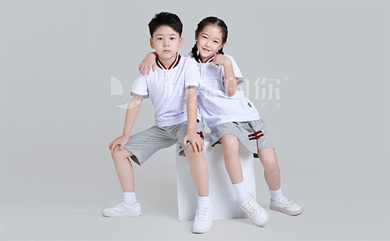 如何選擇校服定制廠家?四大要點(diǎn)幫你篩選高質(zhì)量供應(yīng)商